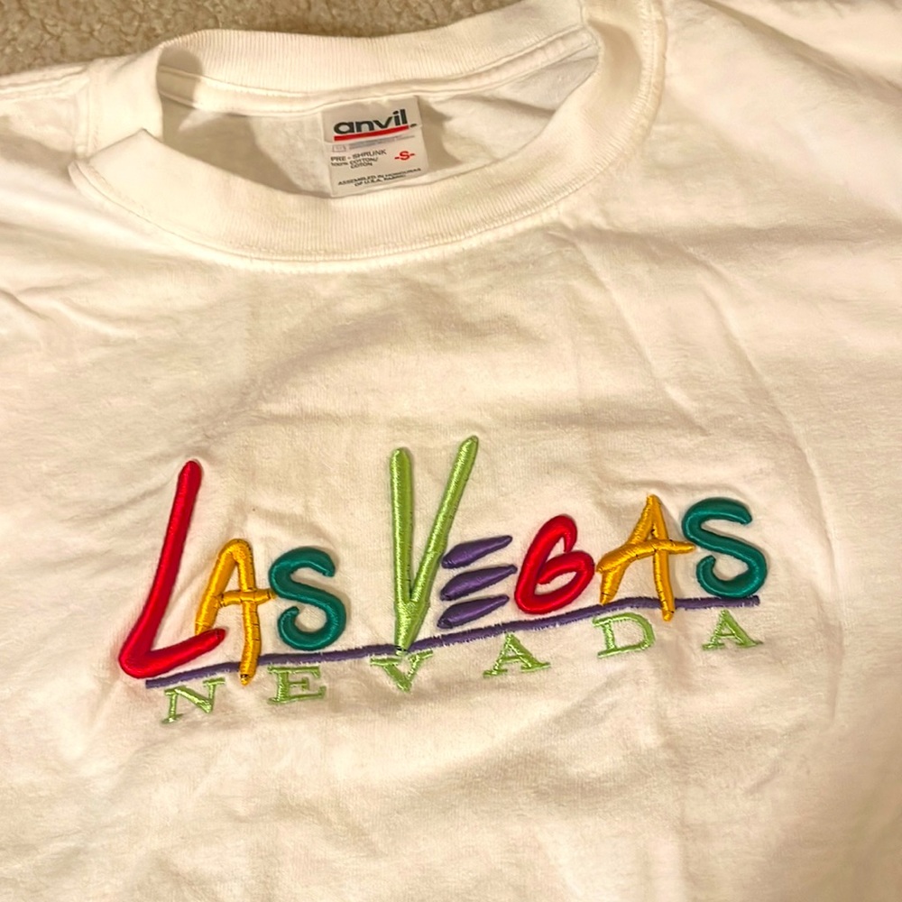 VINTAGE 90s Y2K Las Vegas Embroidered T-Shirt